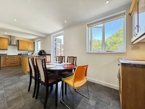 Kitchen diner- click for photo gallery